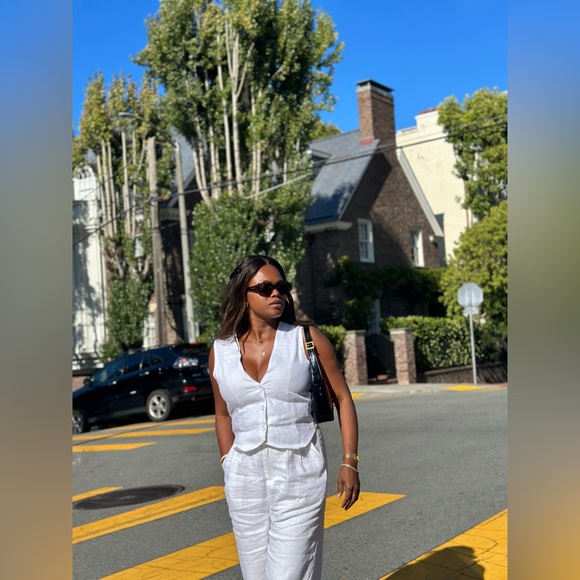 DISSH white Linen Vest & Norah Pants Set
Both pants and vest are included- - Picture 9 of 13